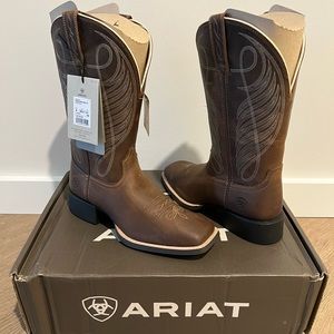 NEW Ariat Women’s Round Up Square Toe Western Boot